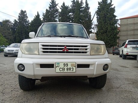 Mitsubishi Pajero io 1999