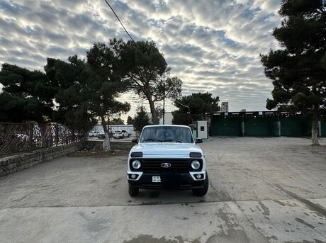 LADA (VAZ) Niva 2015