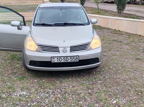 Nissan Tiida 2005