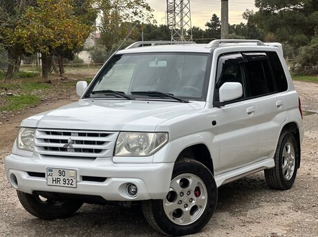 Mitsubishi Pajero io 2000