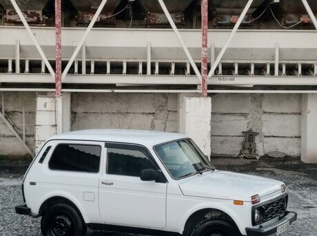 LADA (VAZ) Niva 2001