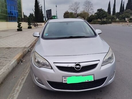Opel Astra 2011