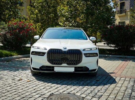 BMW i7 M70 2024