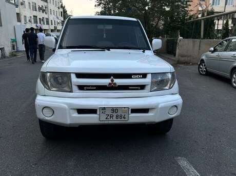 Mitsubishi Pajero io 1999