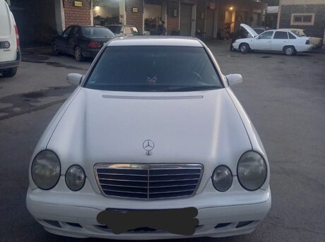 Mercedes E 220 2000