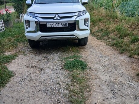 Mitsubishi L200 2021
