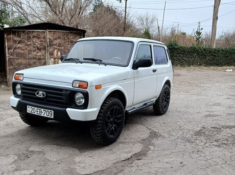 LADA (VAZ) Niva 2011
