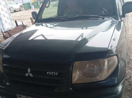 Mitsubishi Pajero io 2002