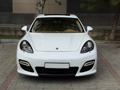 Porsche Panamera GTS 2012