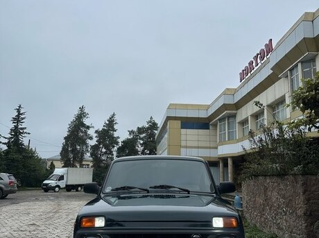 LADA (VAZ) Niva 2015