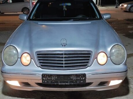 Mercedes E 220 2000