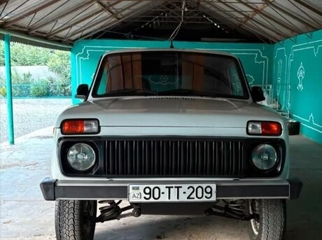 LADA (VAZ) Niva 2010