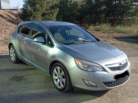 Opel Astra 2011