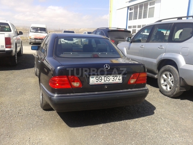 Mercedes E 240 1998, 300,000 km - 2.4 l - Bakı