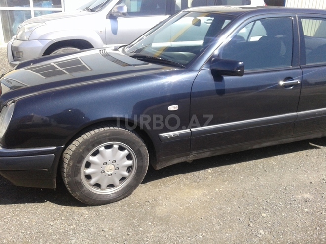 Mercedes E 240 1998, 300,000 km - 2.4 l - Bakı
