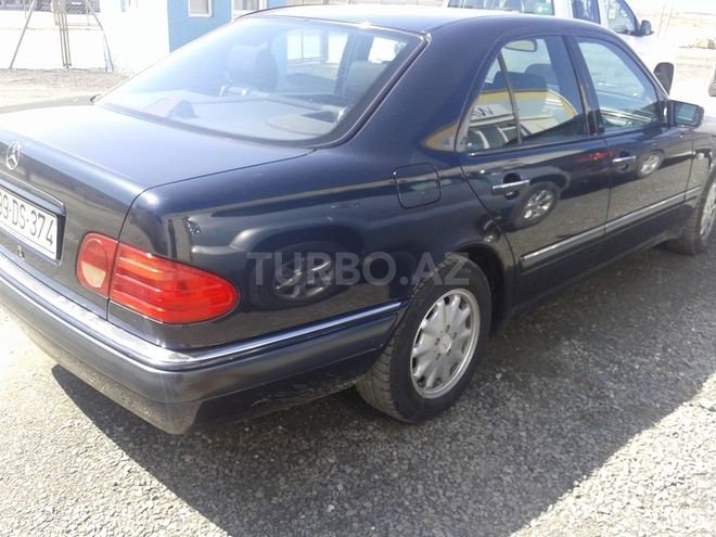 Mercedes E 240 1998, 300,000 km - 2.4 l - Bakı