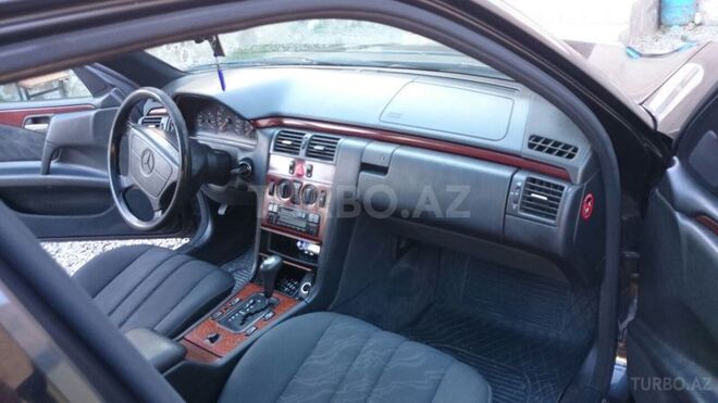 Mercedes E 230 1996, 250,000 km - 2.3 l - Bakı