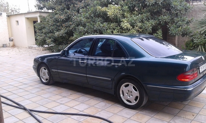 Mercedes E 240 2000, 104,500 km - 2.6 l - Bakı