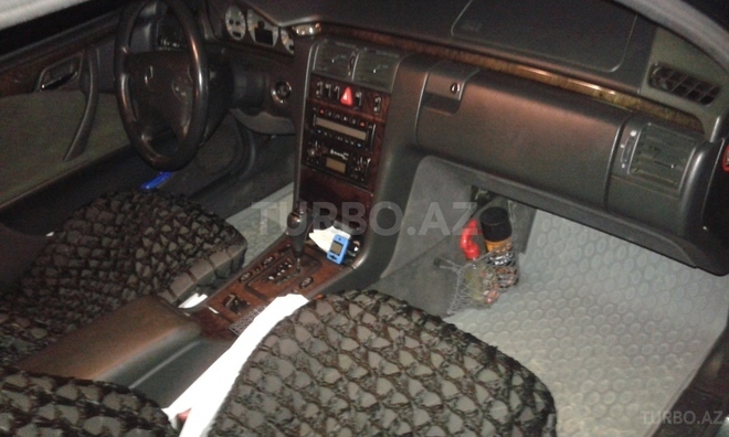 Mercedes E 240 2000, 104,500 km - 2.6 l - Bakı