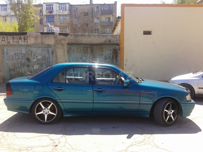 Mercedes C 230 1998, 220,000 km - 2.3 l - Bakı