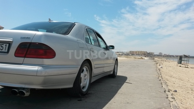 Mercedes E 220 2000, 390,000 km - 2.2 l - Bakı