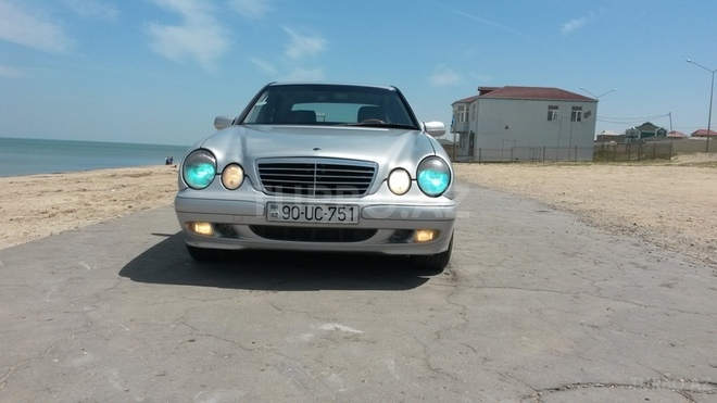 Mercedes E 220 2000, 390,000 km - 2.2 l - Bakı