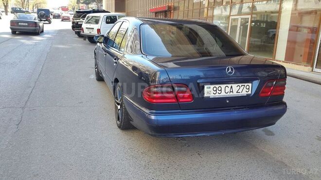 Mercedes E 220 1999, 250,000 km - 2.2 л - Bakı