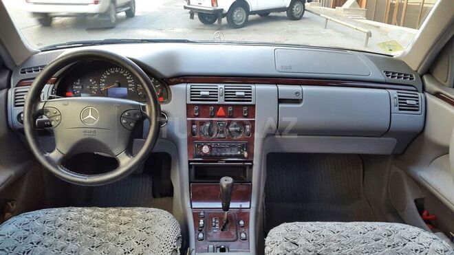 Mercedes E 220 1999, 250,000 km - 2.2 л - Bakı