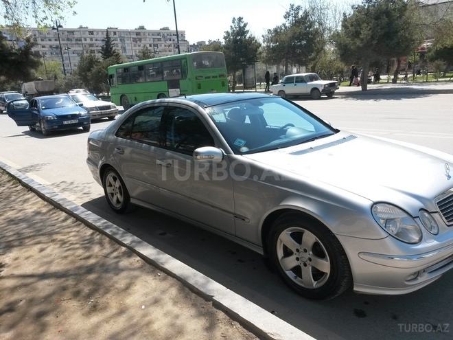 Mercedes E 270 2002, 230,000 km - 2.7 l - Bakı