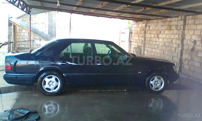 Mercedes E 240 1995, 400,000 km - 0.3 l - Bakı