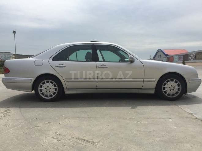 Mercedes E 240 2001, 217,000 km - 2.6 l - Bakı