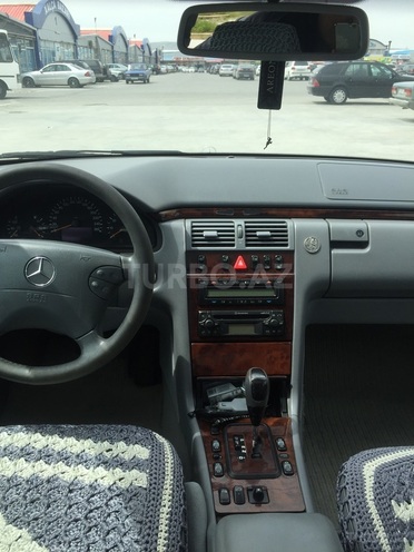 Mercedes E 240 2001, 217,000 km - 2.6 l - Bakı