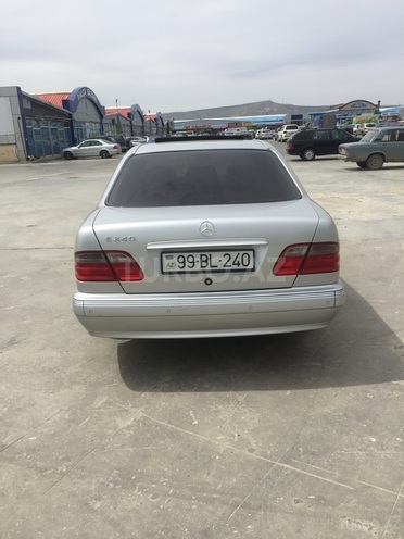 Mercedes E 240 2001, 217,000 km - 2.6 l - Bakı