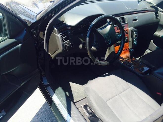 Mercedes E 220 2001, 230,000 km - 2.2 л - Bakı