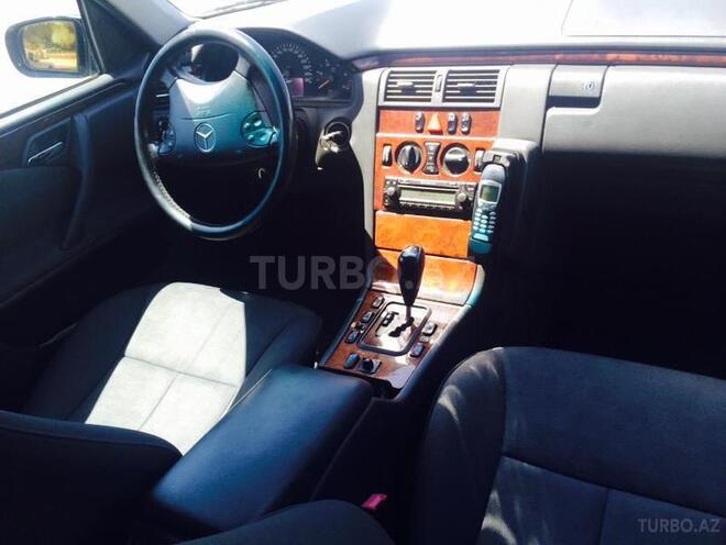Mercedes E 220 2001, 230,000 km - 2.2 л - Bakı