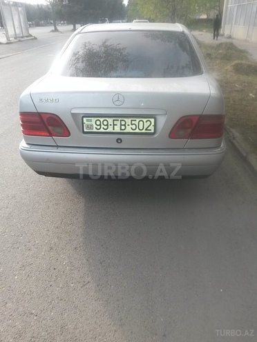 Mercedes E 220 1998, 298,000 km - 2.2 l - Bakı
