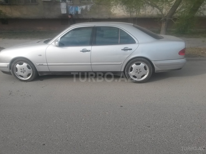 Mercedes E 220 1998, 298,000 km - 2.2 l - Bakı