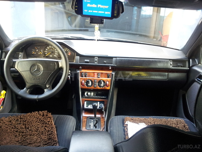 Mercedes E 220 1994, 302,500 km - 2.2 л - Bakı