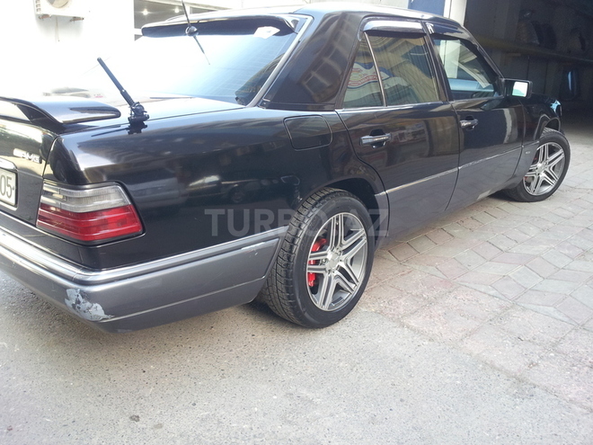 Mercedes E 220 1994, 302,500 km - 2.2 л - Bakı