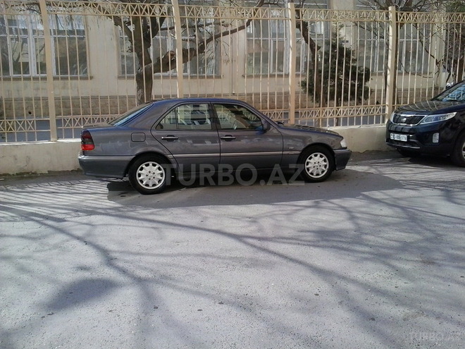 Mercedes C 220 1999, 178,230 km - 2.2 l - Bakı