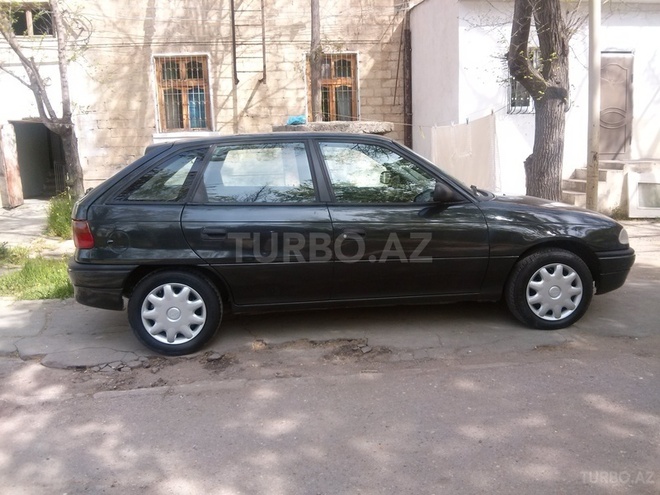 Opel Astra 1996, 390,000 km - 1.6 l - Bakı