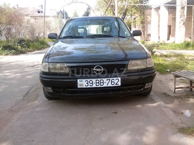 Opel Astra 1996, 390,000 km - 1.6 l - Bakı