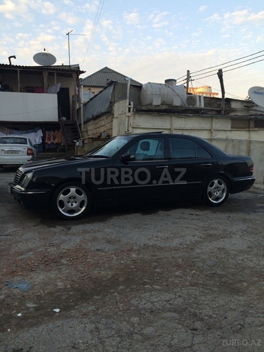 Mercedes E 240 2001, 220,000 km - 2.6 l - Bakı