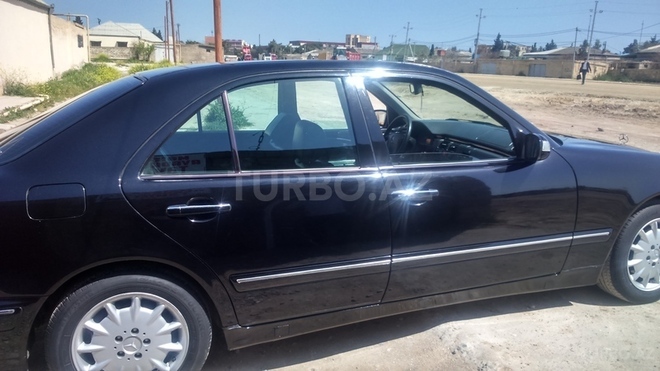 Mercedes E 220 2000, 196,000 km - 0.3 l - Bakı