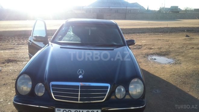 Mercedes E 220 2000, 196,000 km - 0.3 l - Bakı