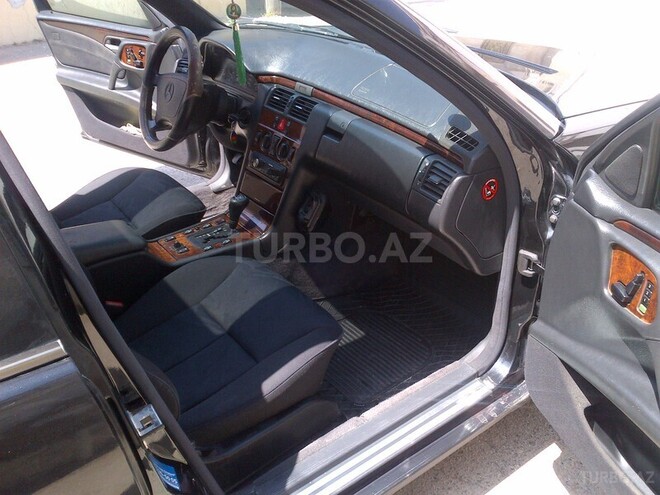 Mercedes E 230 1997, 167,800 km - 2.3 l - Bakı
