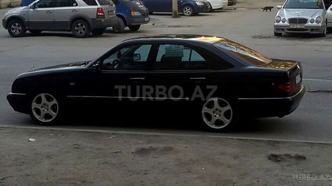 Mercedes E 240 1999, 200,000 km - 2.4 l - Bakı