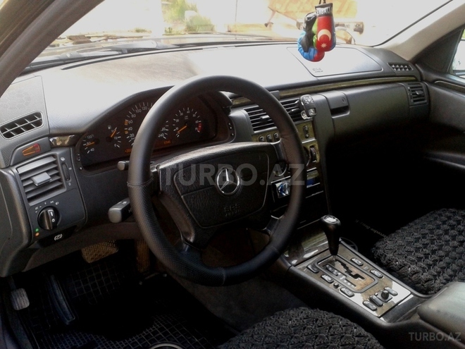 Mercedes E 240 1999, 200,000 km - 2.4 l - Bakı