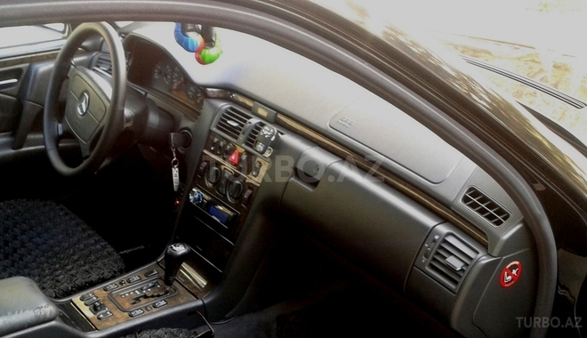 Mercedes E 240 1999, 200,000 km - 2.4 l - Bakı