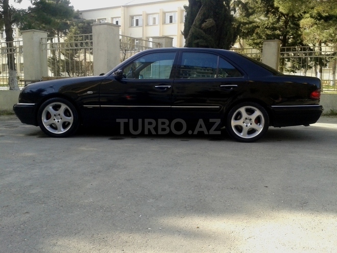 Mercedes E 240 1999, 200,000 km - 2.4 l - Bakı